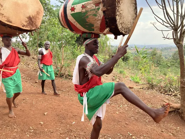 Beeindruckend. In Burundi ist man stolz auf die traditionellen Trommler, die seit 2014 immaterielles UNESCO-Weltkulturerbe sind. Bis zu 110 Kilo wiegt ein Instrument. | Foto: Steiner