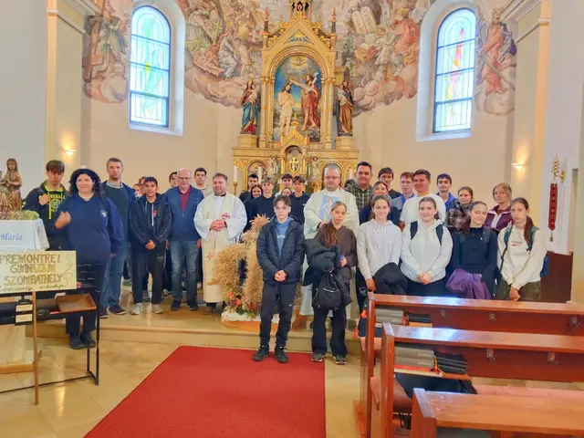 Neuberg. Am 13. Oktober unternahm eine große Gruppe aus dem „St. Norbert Gimnazium“ aus Szombathely eine Fußwallfahrt in die Pfarrkirche.