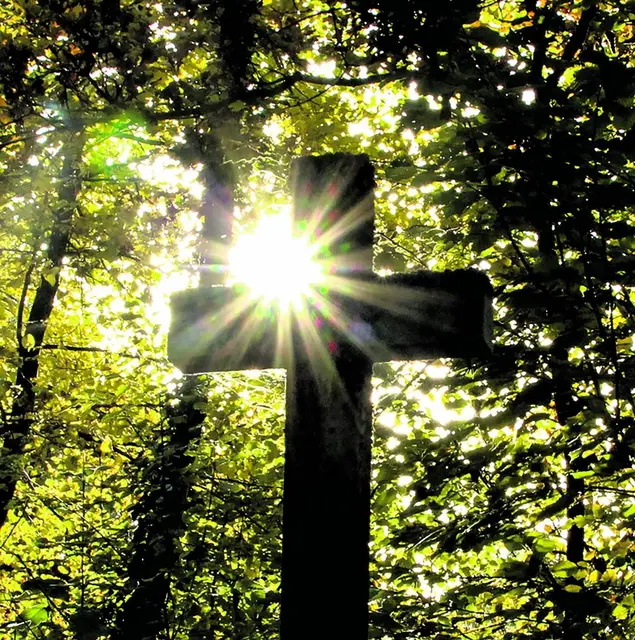 „Das Zeichen unserer Hoffnung, das Kreuz unseres Herrn Jesus Christus, sei aufgerichtet über deinem Grab. Der Herr schenke dir seinen Frieden.“ (aus der Begräbnisliturgie) | Foto: nie