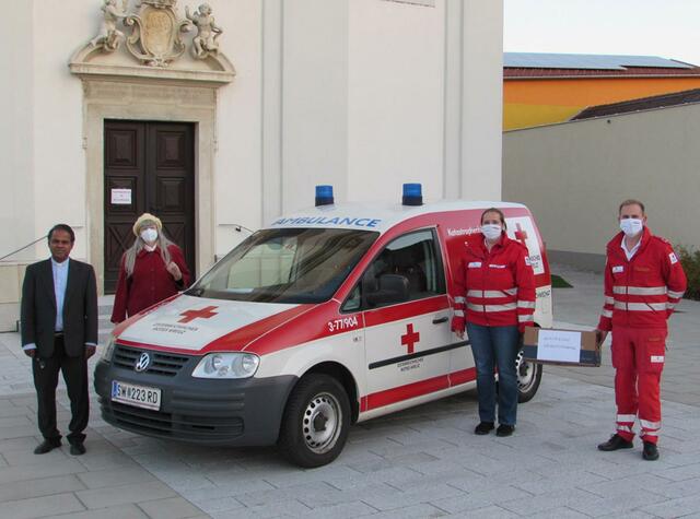 Traditionellerweise werden in der Pfarre Enzersdorf an der Fischa rund um das Erntedankfest haltbare Lebensmittel für Bedürftige gesammelt. Die Lebensmittel-Sammlung für das „Team Österreich Tafel“ für Fischamend war mit fast 148 kg (= 10 Bananenschachteln) ein wunderbarer Erfolg.  | Foto: Pfarre Enzersdorf an der Fischa